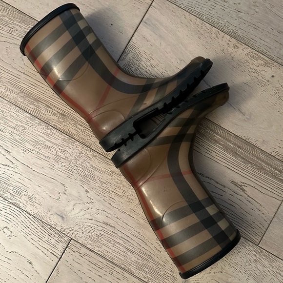 BURBERRY MID CALF CLASSIC NOVA CHECK PLAID RUBBER RAINBOOTS SIZE 36 / 6 - Picture 7 of 12